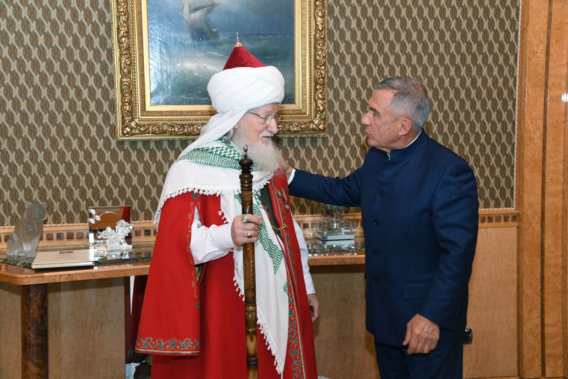 Рустам Минниханов вручил медаль ордена «За заслуги перед РТ» верховному муфтию Талгату Таджуддину