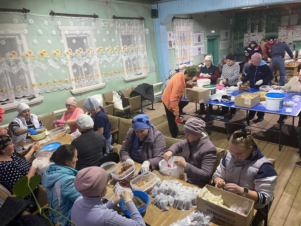 Жители деревни Кукморского района приготовили более 12 тыс. пакетиков травяного чая бойцам СВО