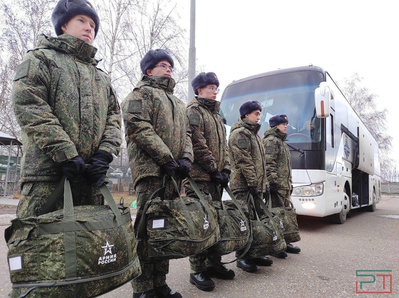 «У меня хороший настрой на службу»: 200 призывников из Татарстана отправились служить в Хабаровск