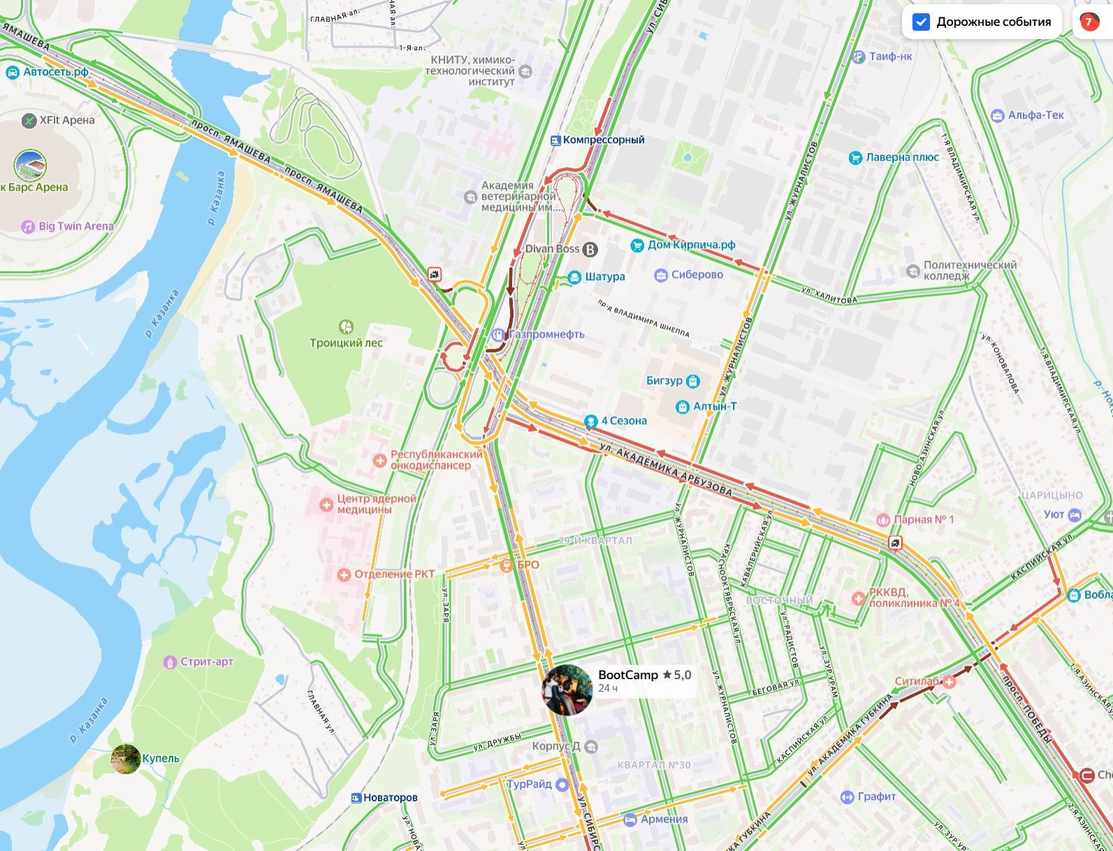 Авария парализовала движение на улице Арбузова в Казани