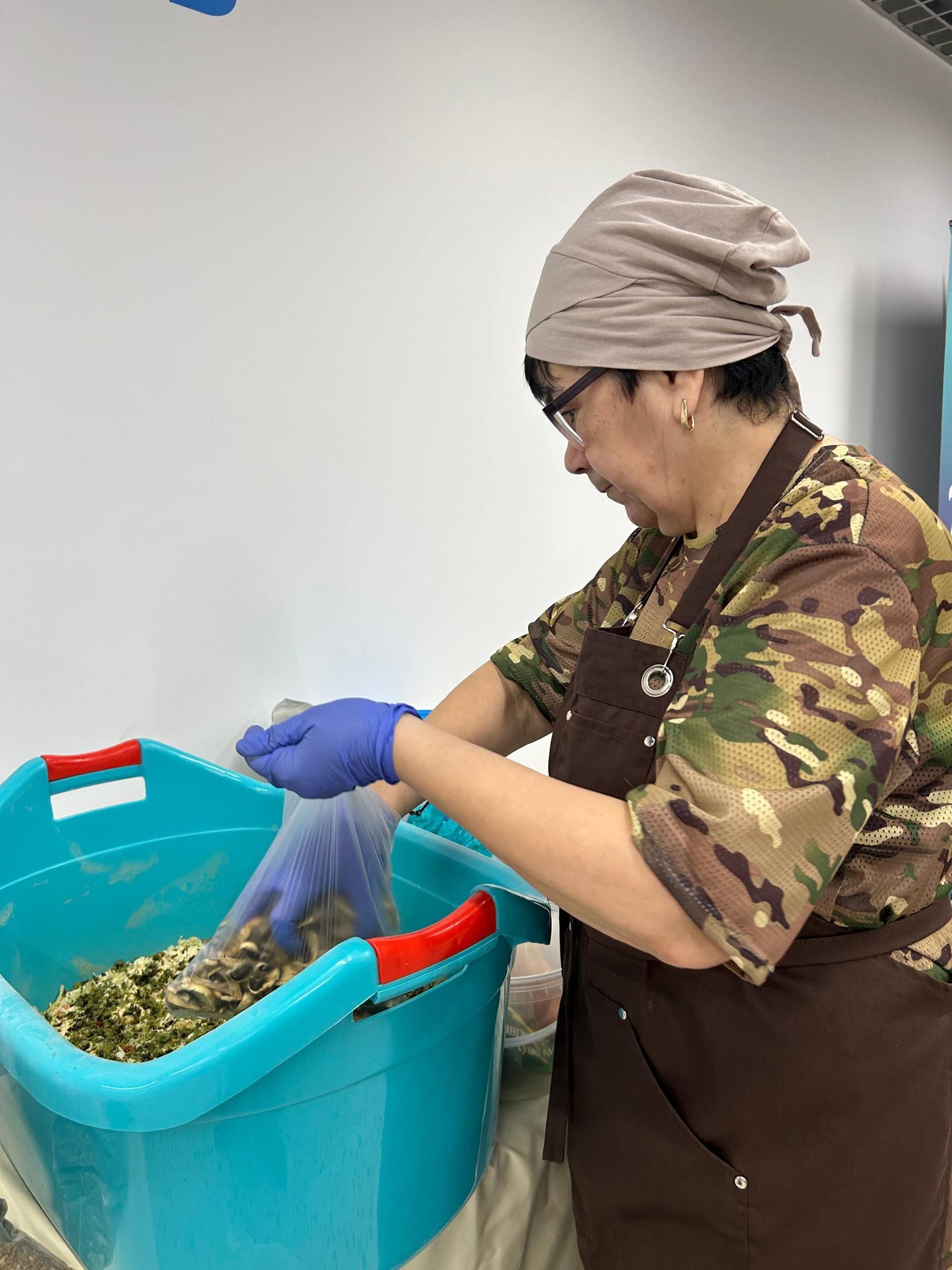 Активисты Тукаевского района собрали 637 сухпайков для бойцов СВО