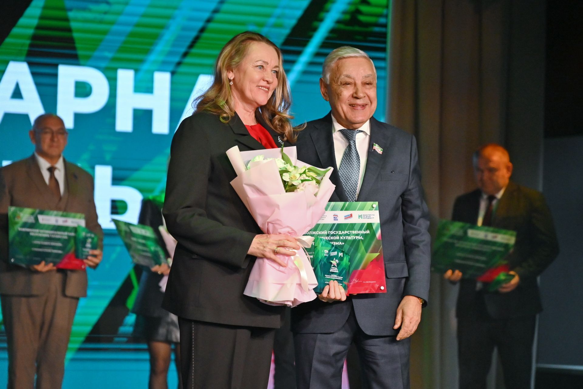 В пламя — без раздумий: Фарид Мухаметшин наградил татарстанцев, совершивших подвиги