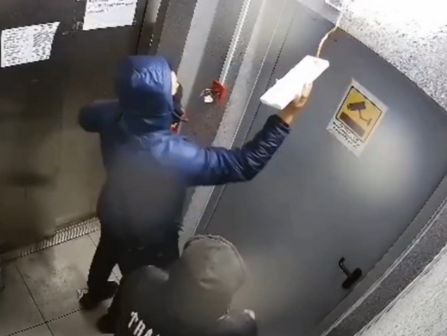 Полиция установила личности подростков, разгромивших семь новых переходов в Казани