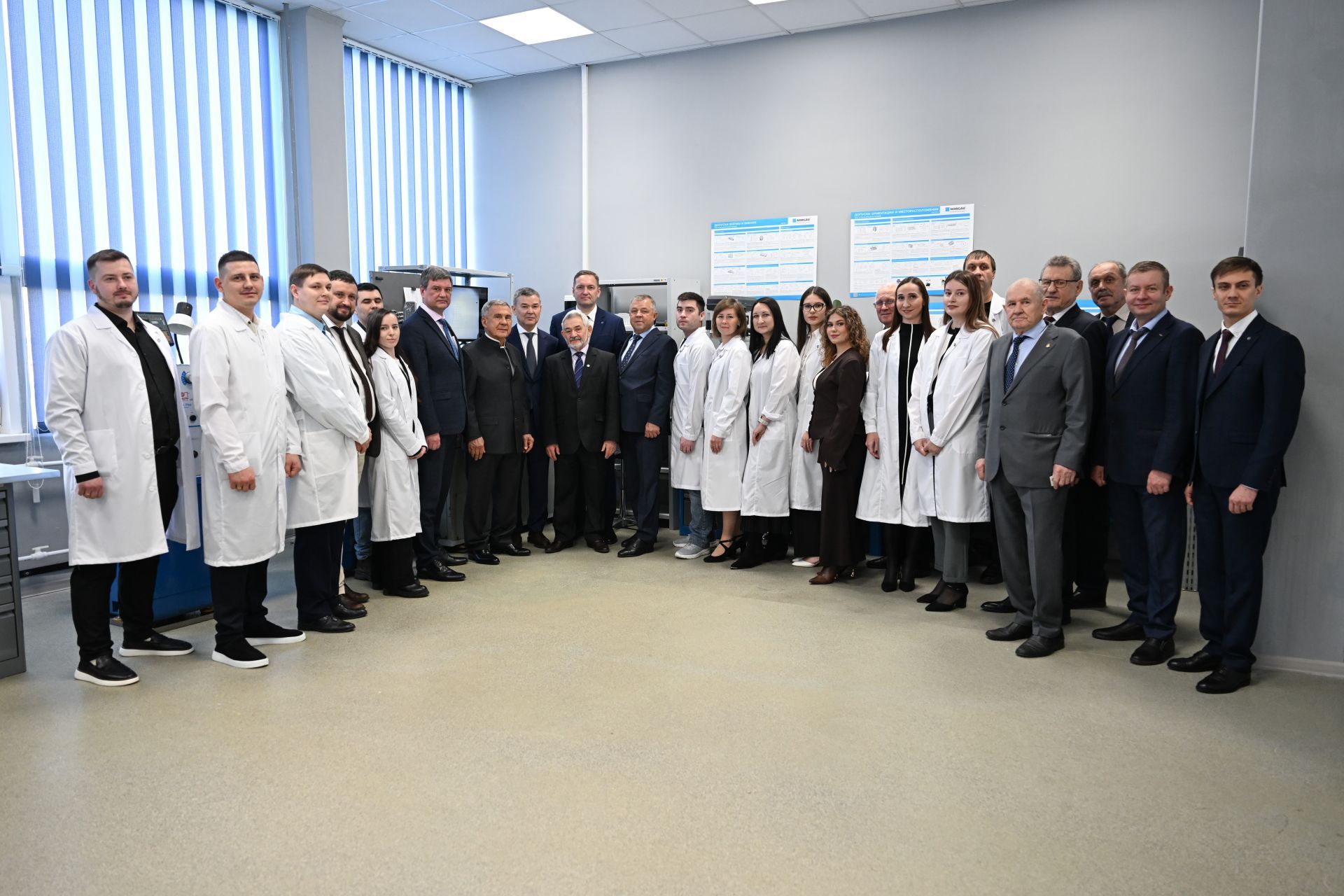 Минниханов встретился с работниками предприятий оптико-электронного кластера РТ