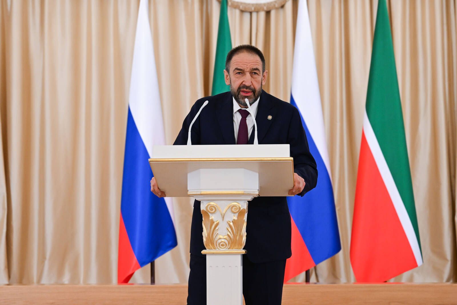 Песошин поздравил с праздником сотрудников налоговых органов Татарстана