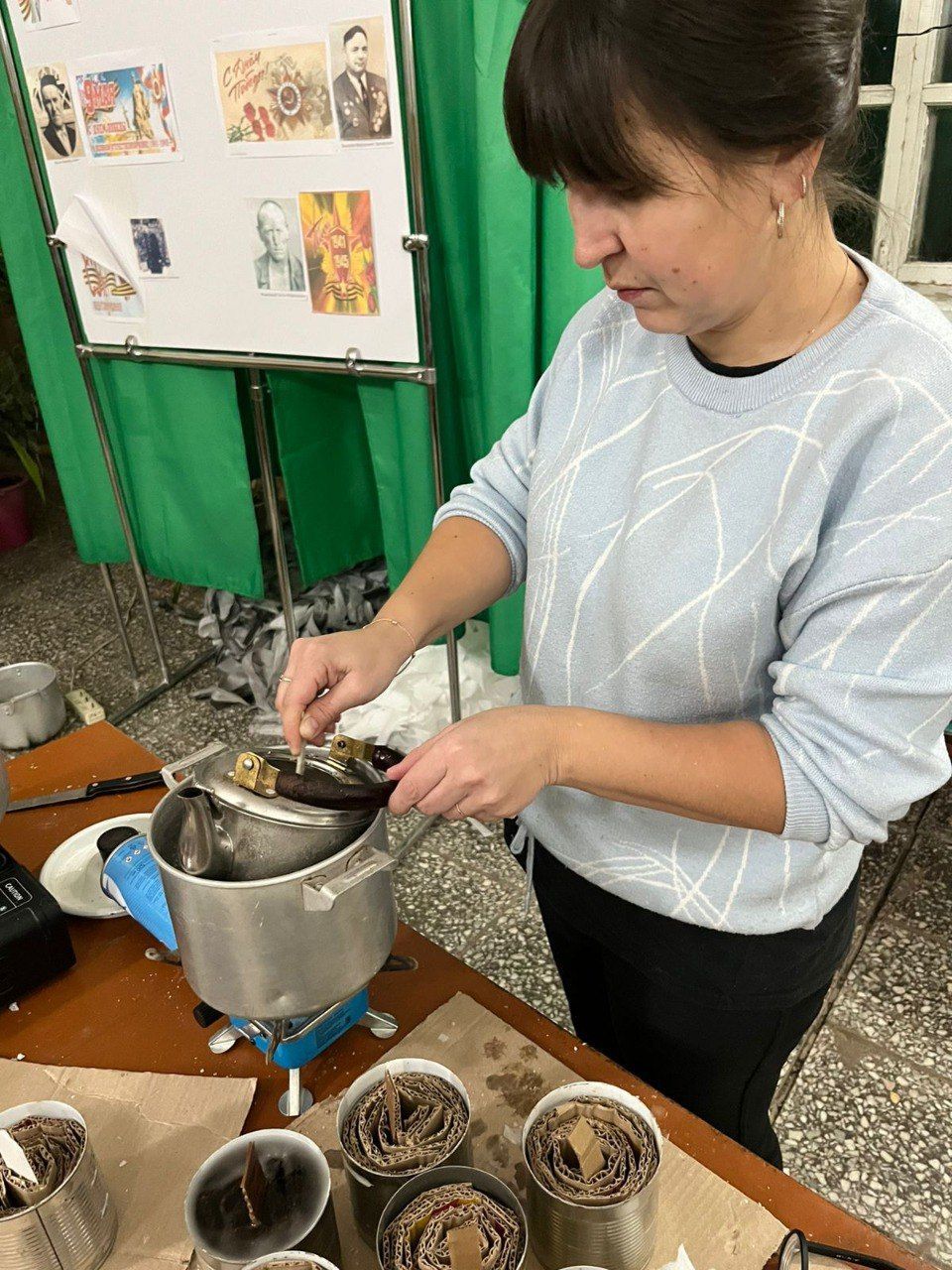 Жители Мамадышского района сплели масксети и сделали свечи для бойцов СВО