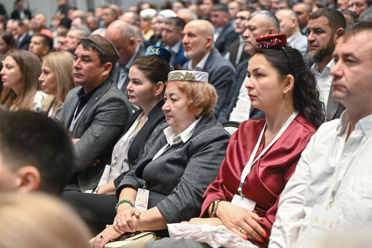 Минниханов: Форум «Деловые партнеры Татарстана» собрал более 400 предпринимателей-татар