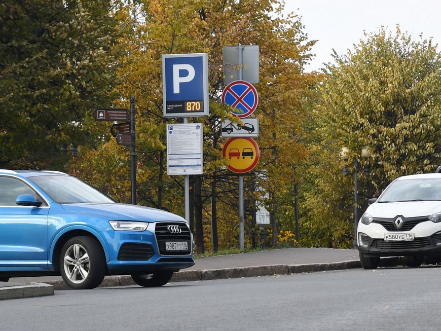 Еще 35 новых мест для парковки появились на двух улицах Казани
