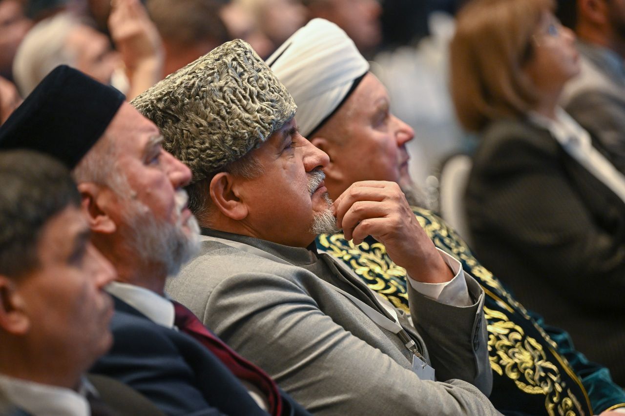 Минниханов: Форум «Деловые партнеры Татарстана» собрал более 400 предпринимателей-татар