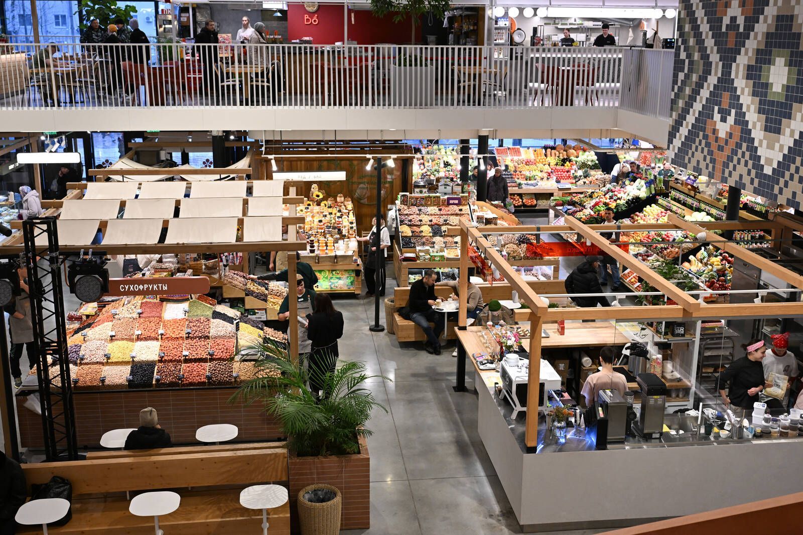 Минниханов посетил обновленный Московский рынок в Казани - видео