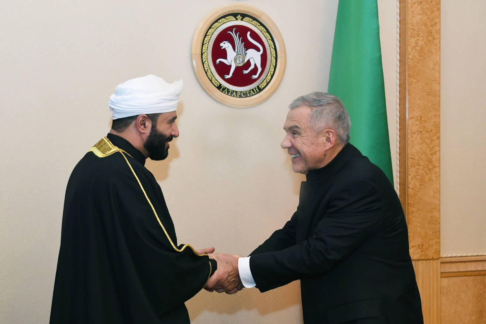 Раис Татарстана встретился с министром по делам религий и вакфов Султаната Оман