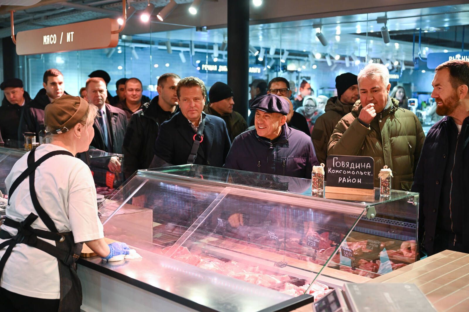 Минниханов посетил обновленный Московский рынок в Казани - видео