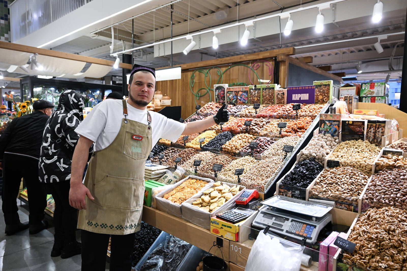 Минниханов посетил обновленный Московский рынок в Казани - видео