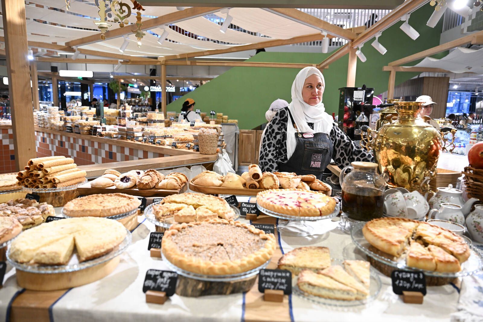 Минниханов посетил обновленный Московский рынок в Казани - видео