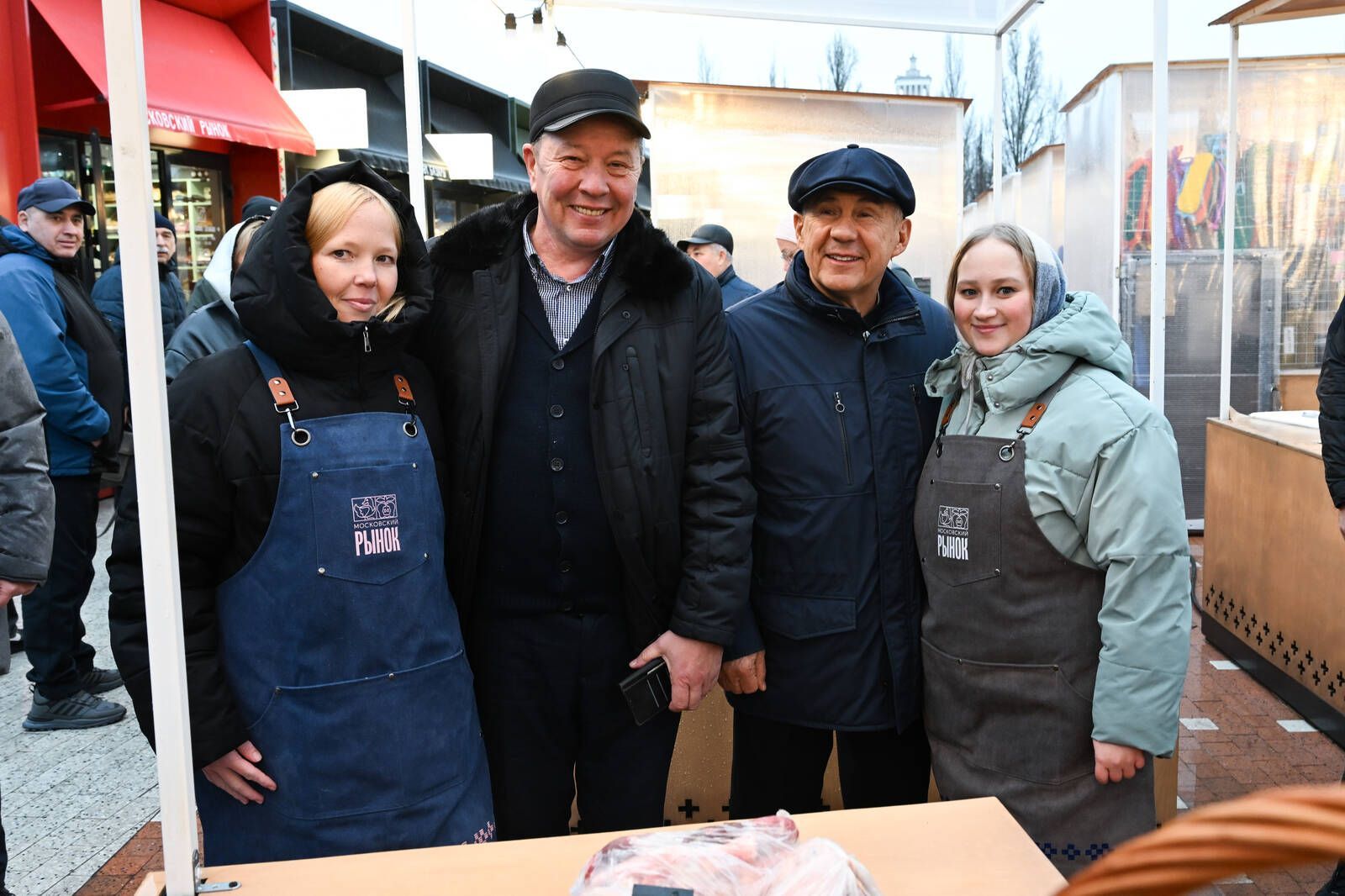 Минниханов посетил обновленный Московский рынок в Казани - видео