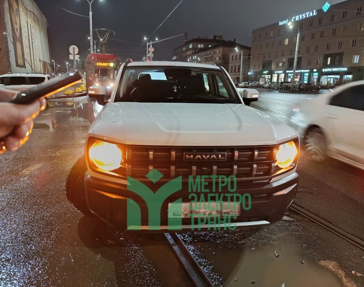 В Казани из-за сломавшегося на путях Haval встали трамваи трех маршрутов