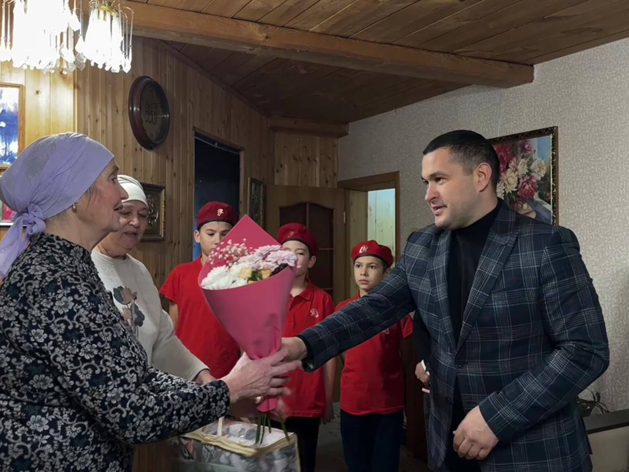 В Высокогорском районе вручили подарки и поздравили матерей участников СВО