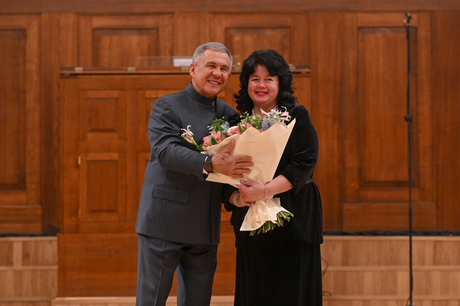 Минниханов вручил орден коллективу Казанской государственной консерватории