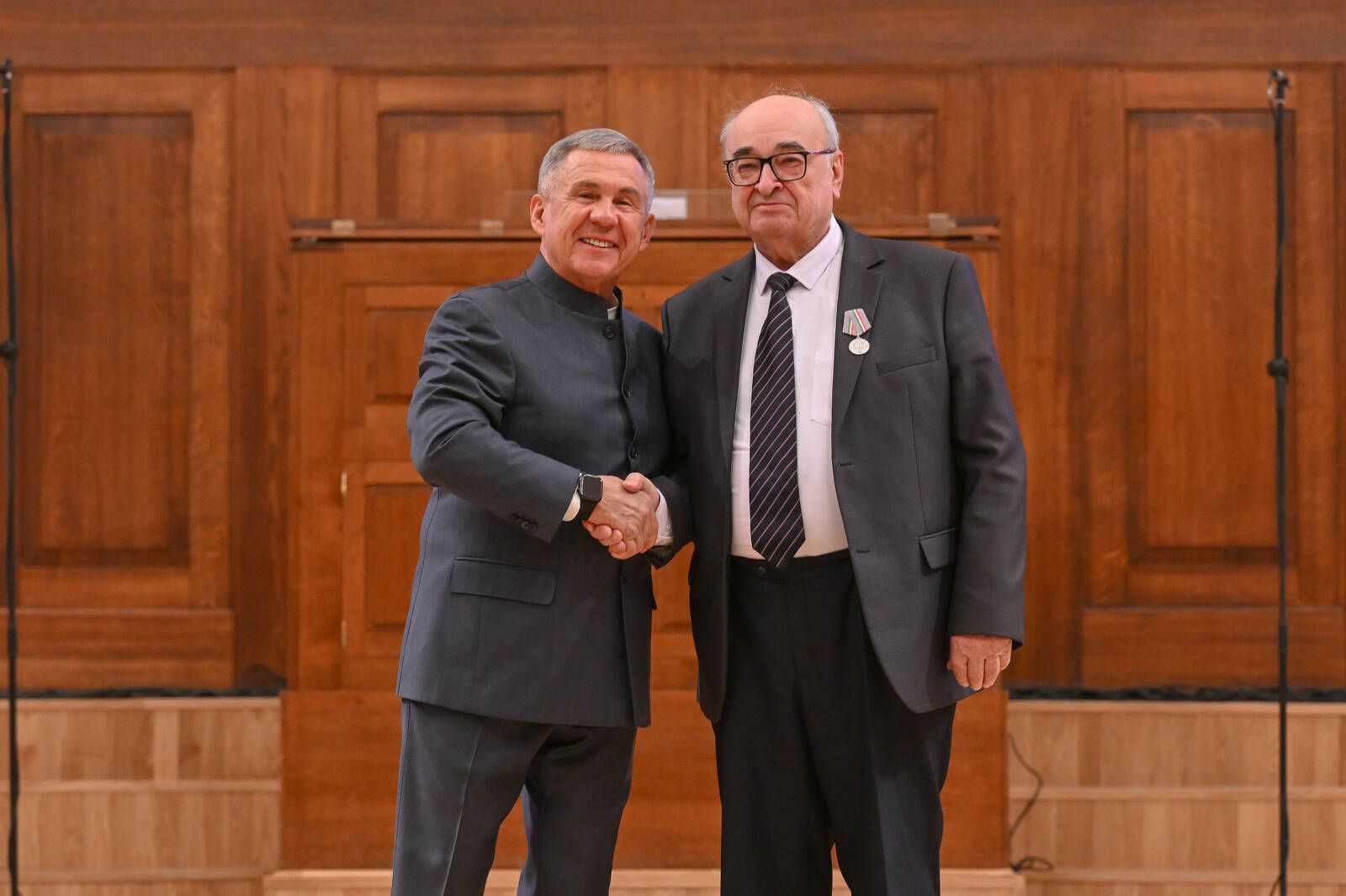 Минниханов вручил орден коллективу Казанской государственной консерватории