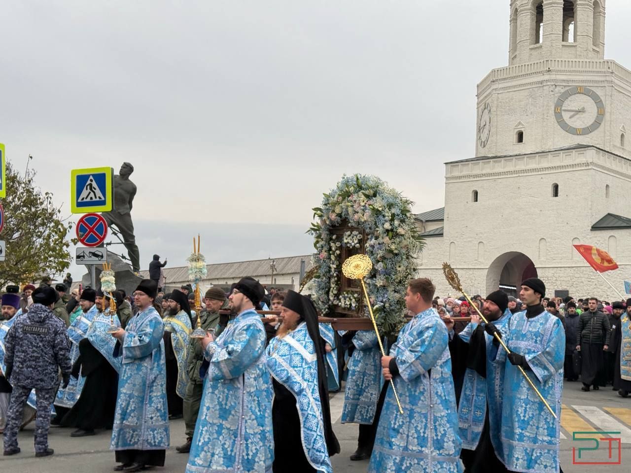 В столице Татарстана проходит крестный ход в честь Казанской иконы Божией Матери – фото