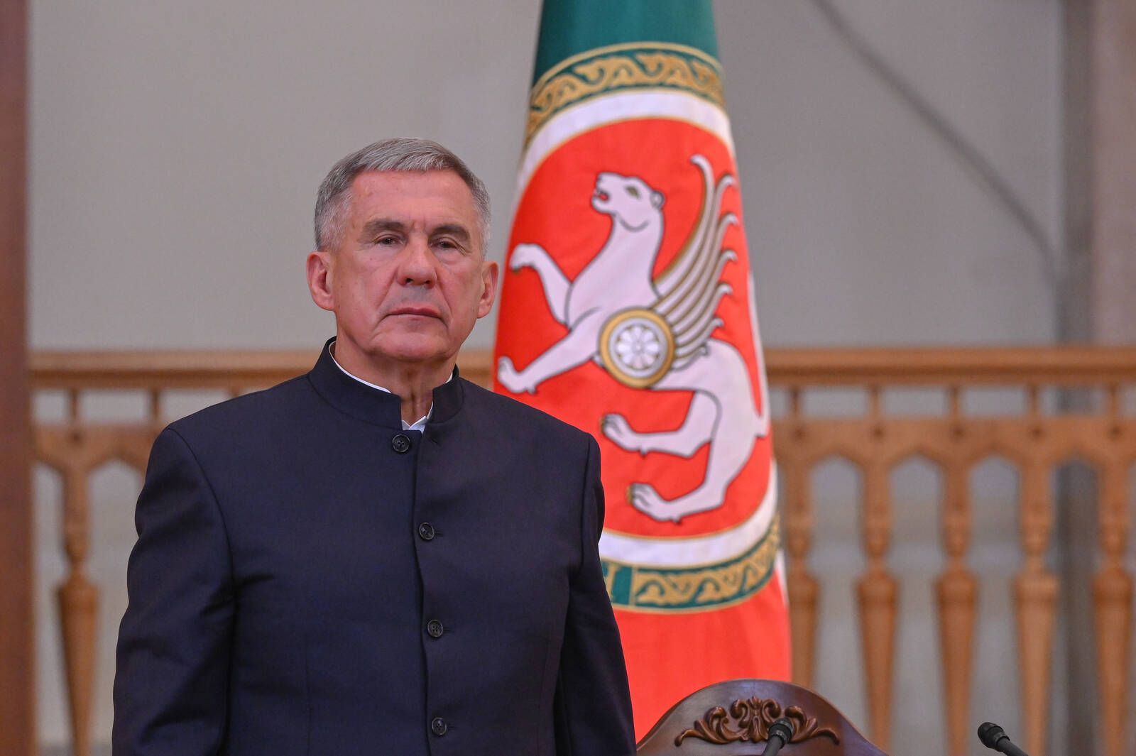 Фундамент и нравственный ориентир: Минниханов поздравил с Днем Конституции Татарстана