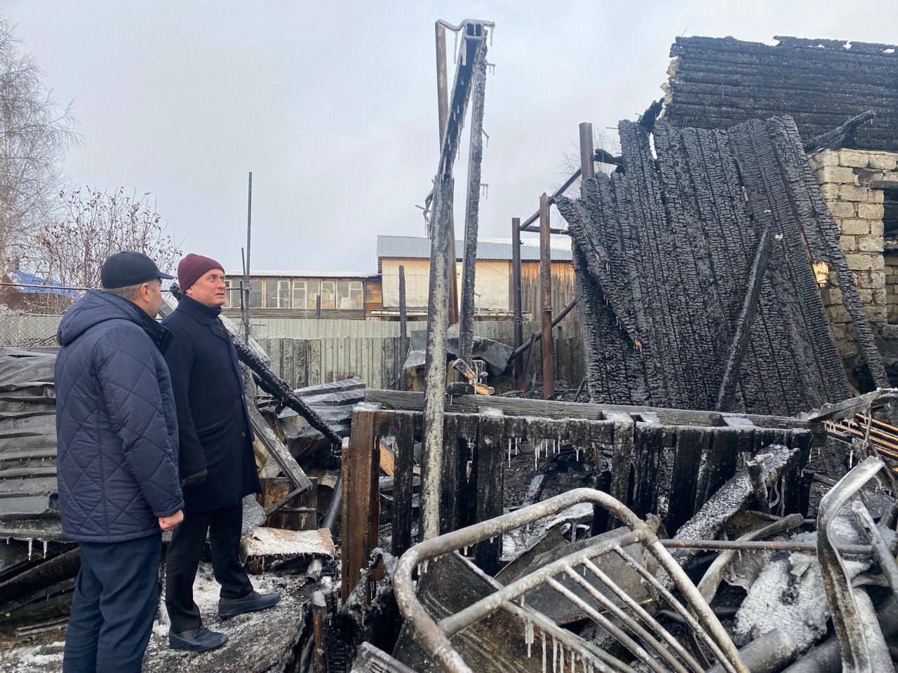 Количество жертв при пожаре в Сургуте выросло до восьми