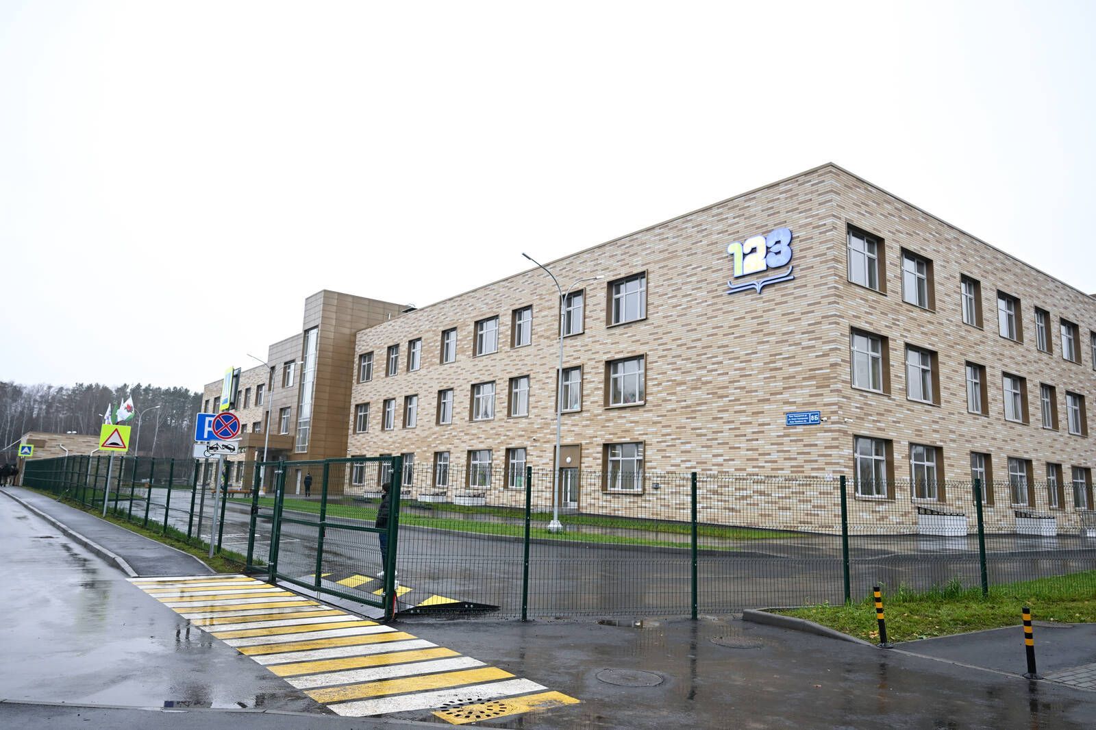 Минниханов открыл лицей и школу в Казани и Набережных Челнах