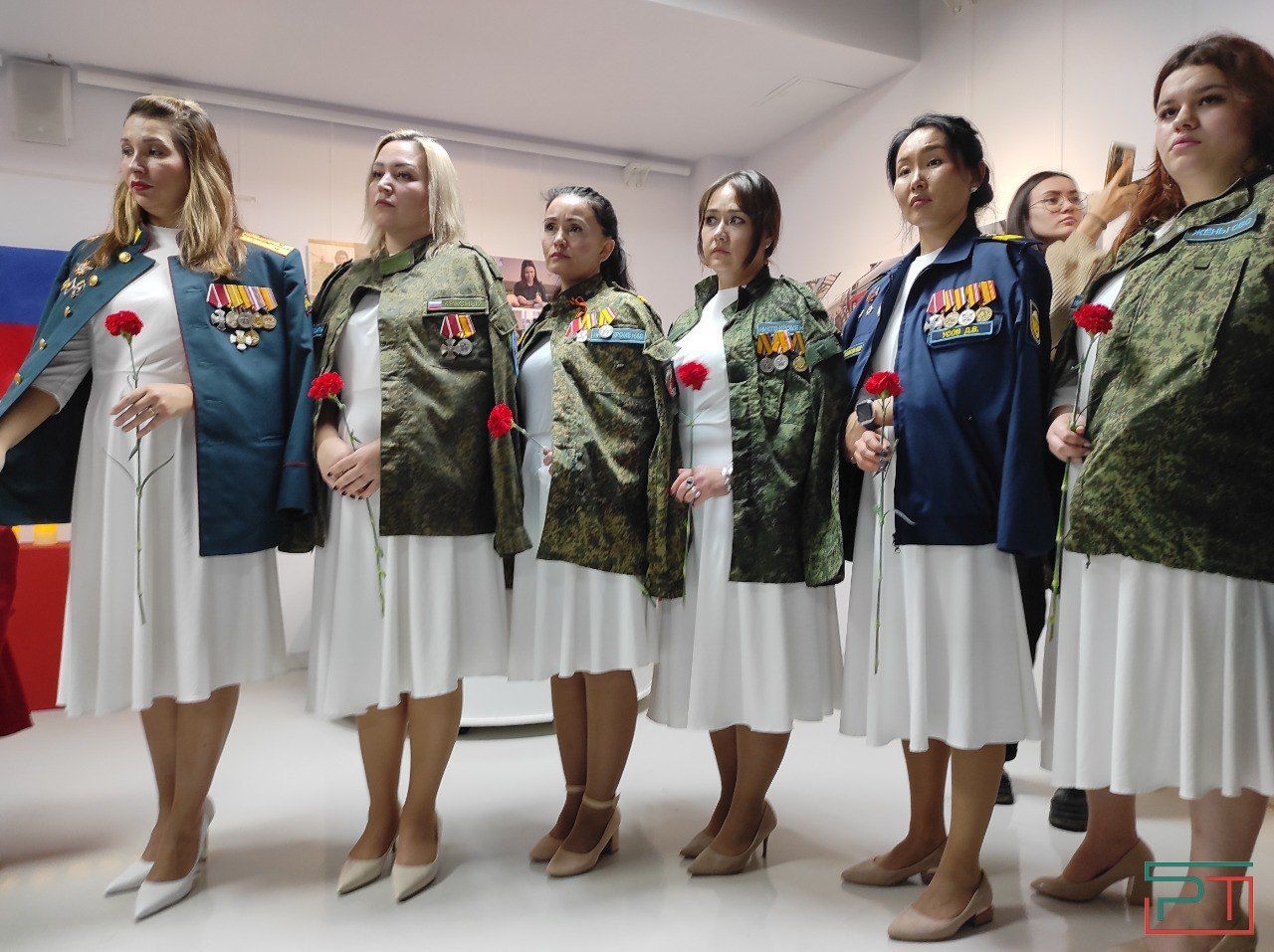 Волонтеры СВО стали героями фотовыставки, открывшейся в Казани