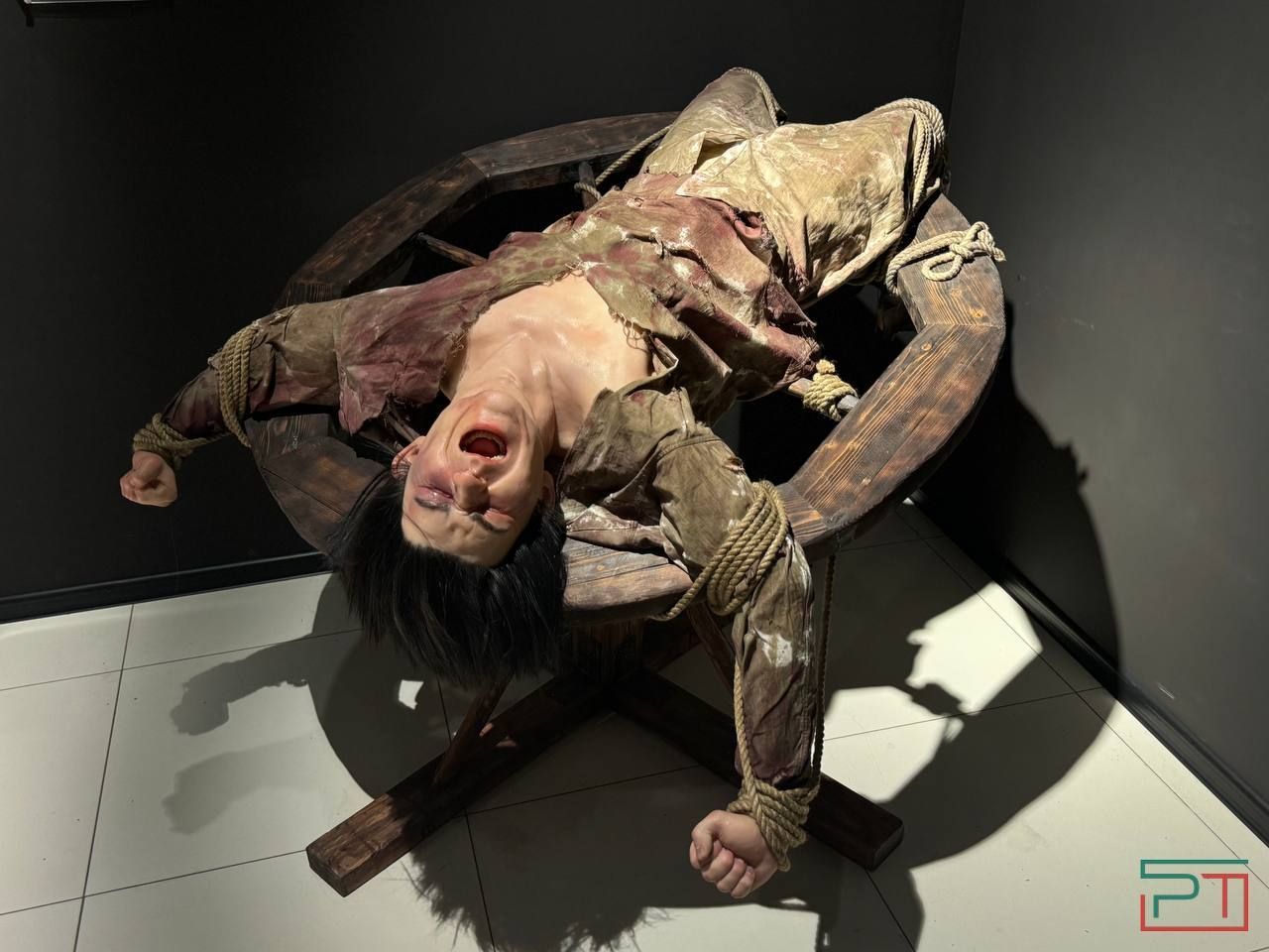 «Мама, за что ее повесили?»: в Казани взялись шокировать туристов казнями и пытками