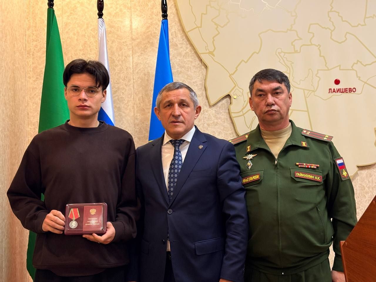 Родным погибших героев СВО из Лаишевского района вручили госнаграды