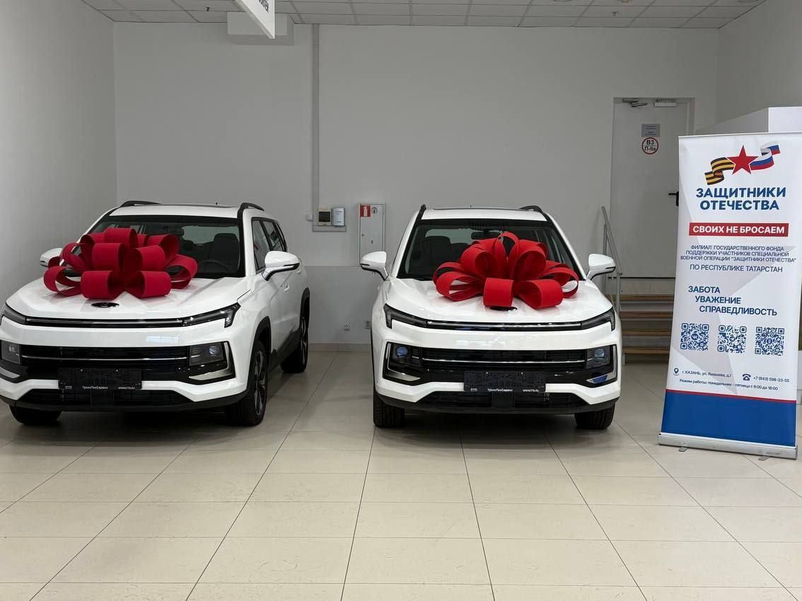 Ветераны СВО из Татарстана получили два «Москвича» с ручным управлением