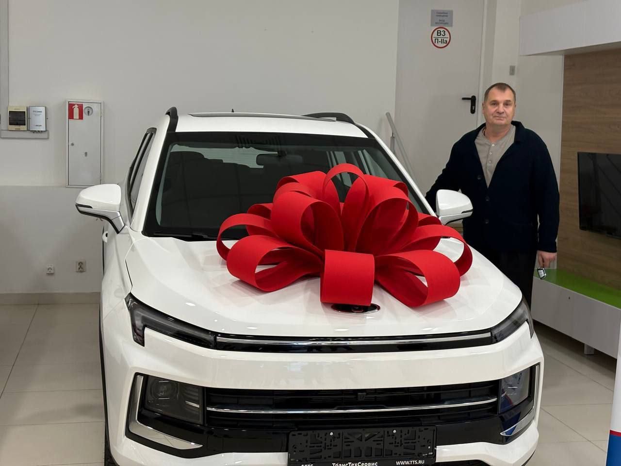 Ветераны СВО из Татарстана получили два «Москвича» с ручным управлением