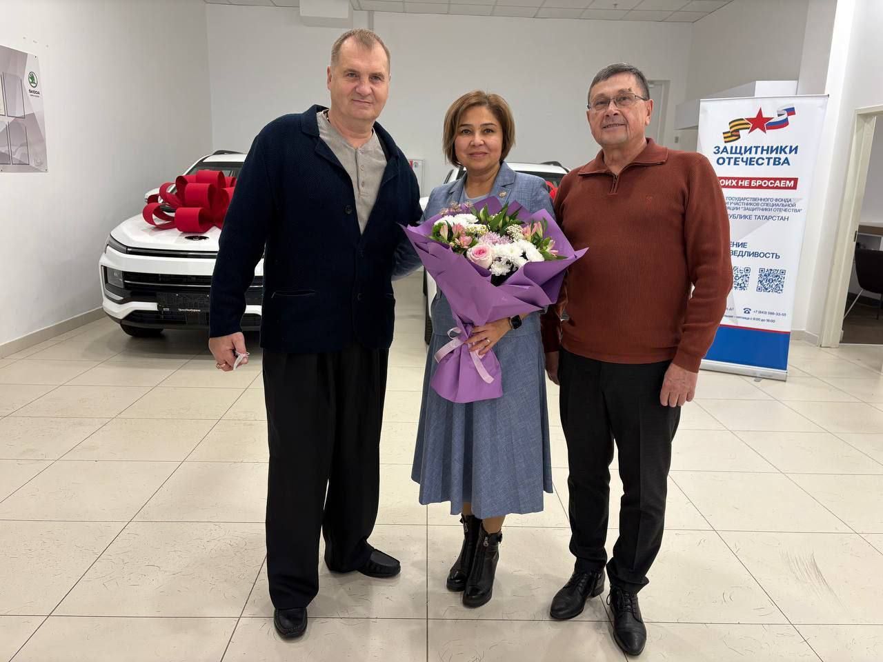 Ветераны СВО из Татарстана получили два «Москвича» с ручным управлением