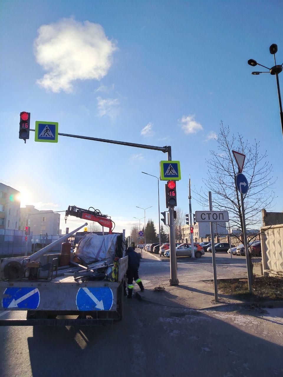 На трех участках улиц Казани появились новые светофоры