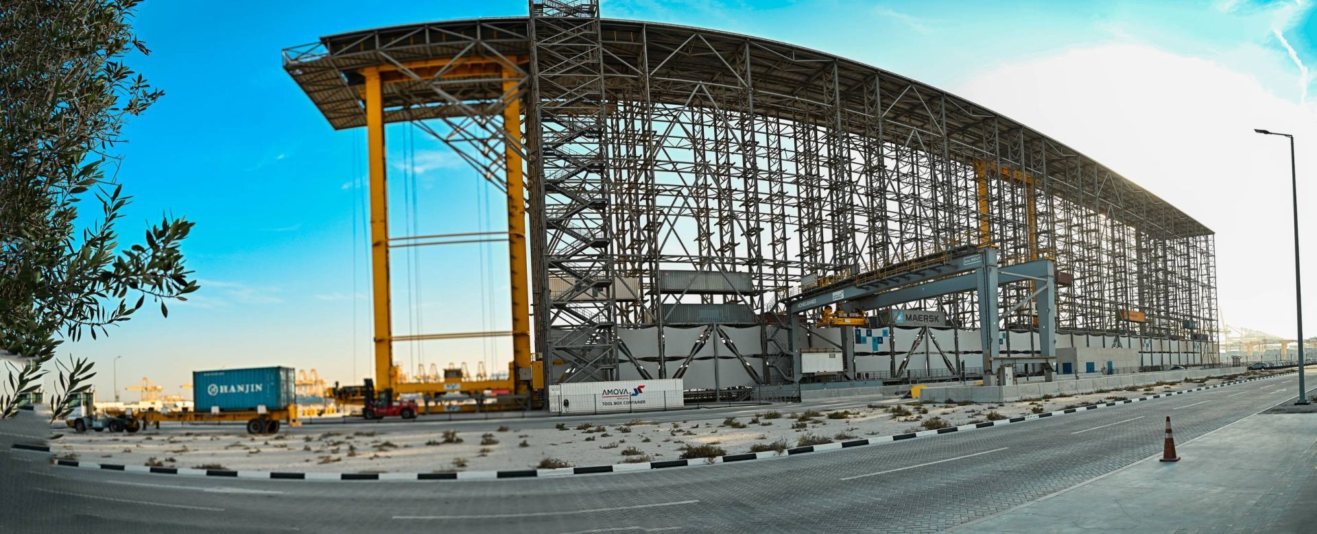 Минниханов в ОАЭ посетил морской терминал промпарка JAFZA