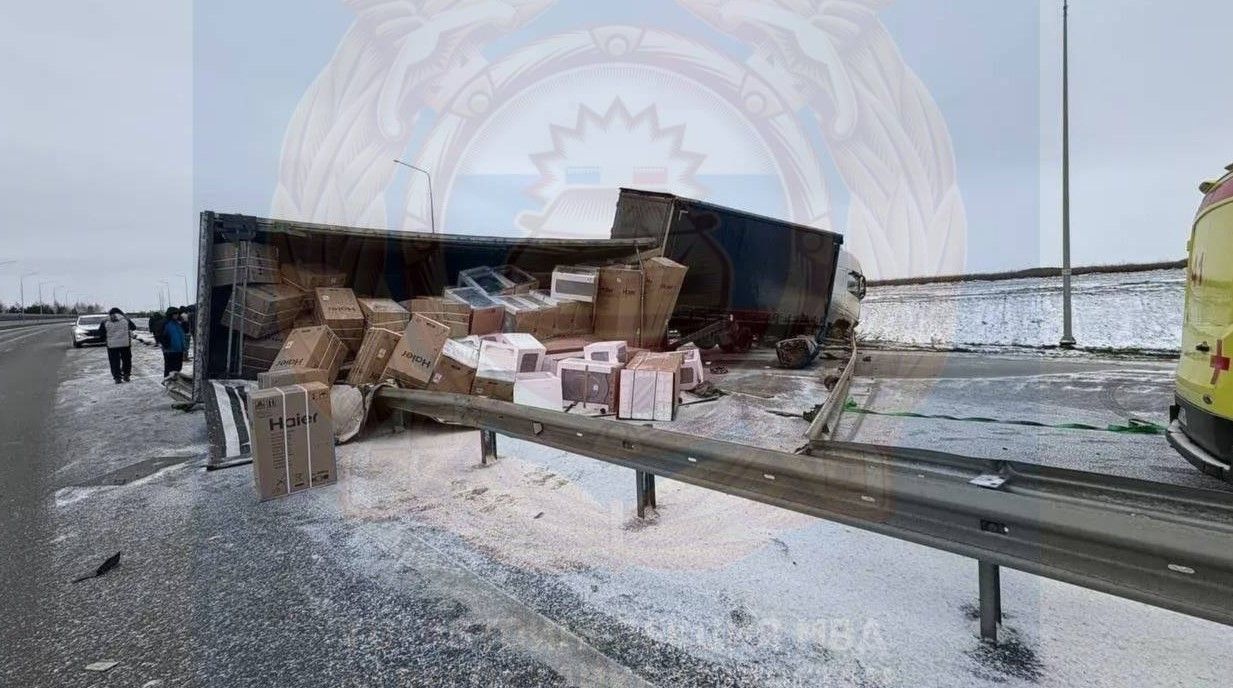 В Татарстане грузовик выехал на встречку и врезался в «Ладу», ее водитель погиб