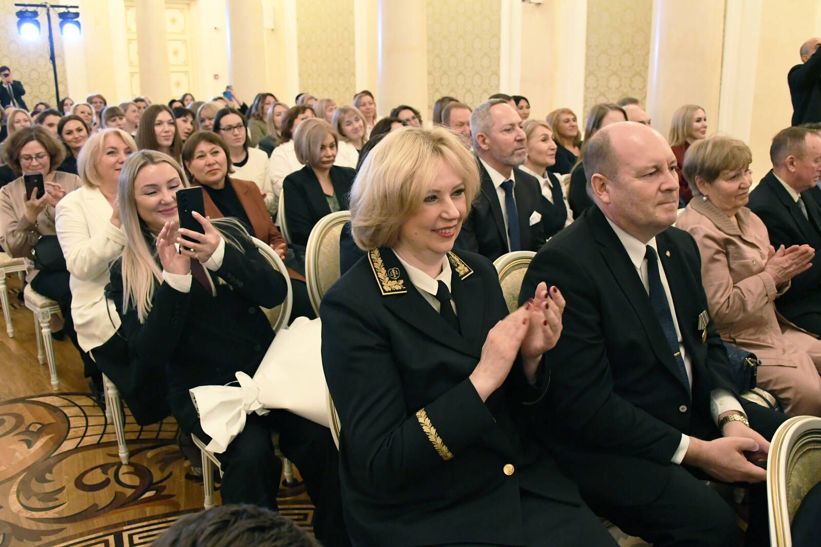 Минниханов поздравил судей с 30-летием Арбитражного суда Поволжского округа