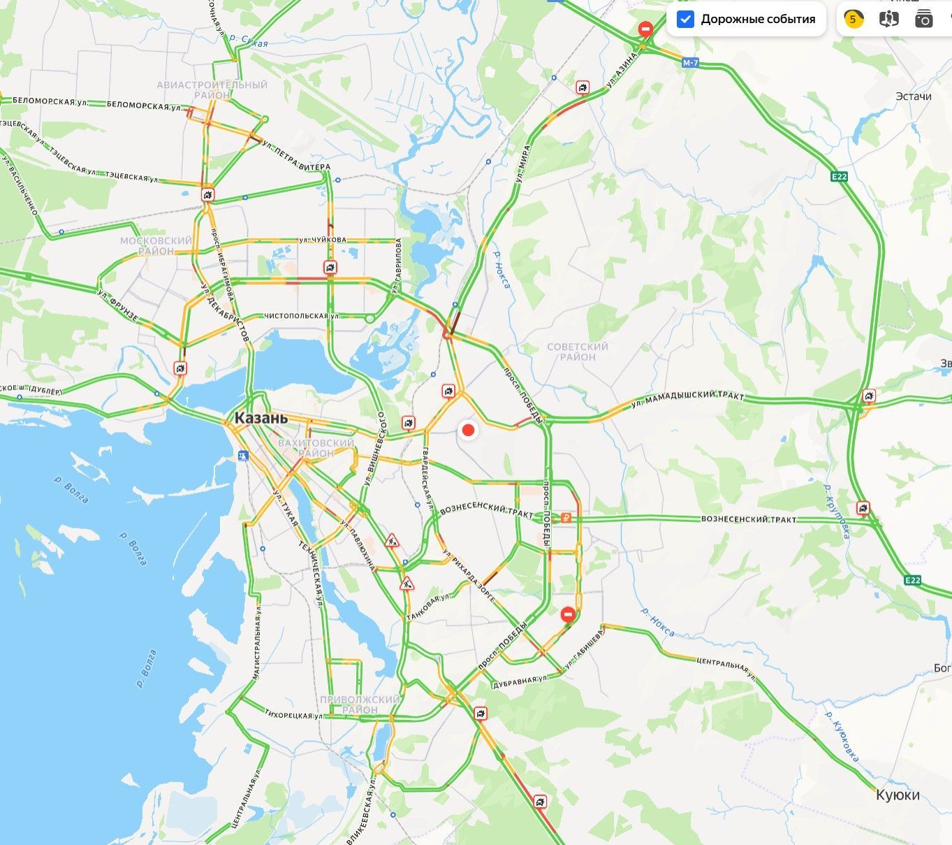 Метель и ДТП привели к пробкам в Казани