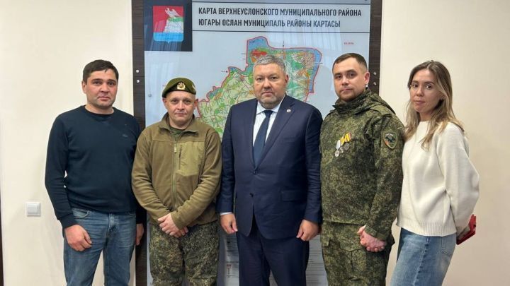 Глава Верхнеуслонского района вручил бойцам СВО детекторы дронов