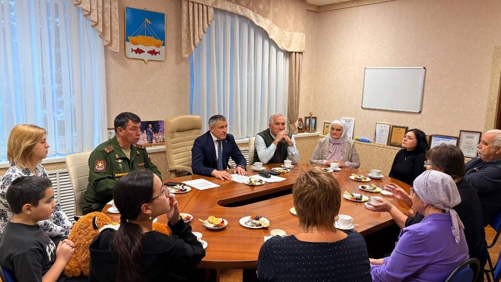 В Лаишевском районе семьям погибших бойцов СВО передали ордена Мужества