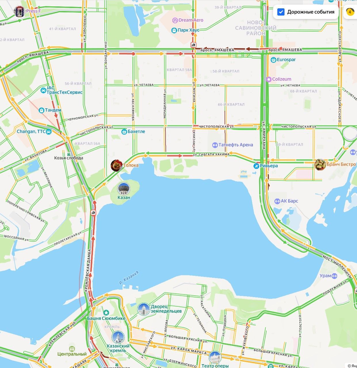 Авария парализовала движение по Кремлёвской дамбе в Казани