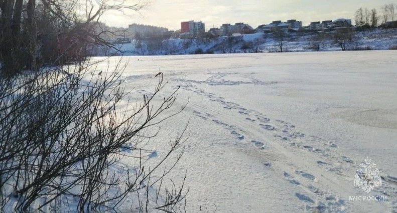 В Осинове мужчина спас провалившегося под лед пожилого рыбака