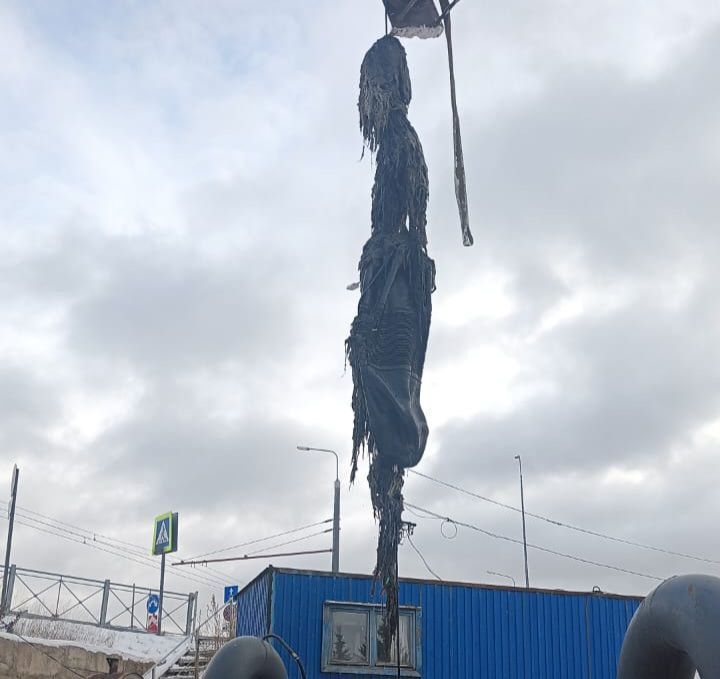 Из канализации Казани извлекли огромный комок влажных салфеток в несколько метров