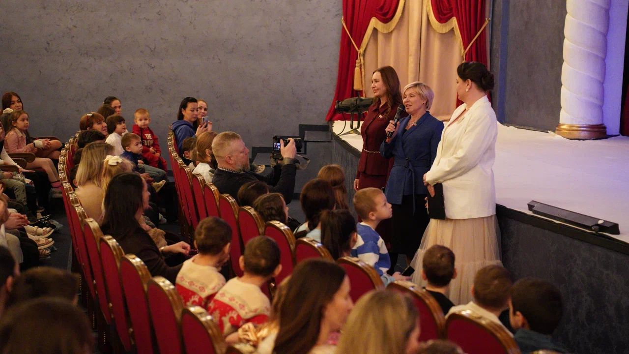 Благотворительная елка в Казани собрала 250 ребят из многодетных семей