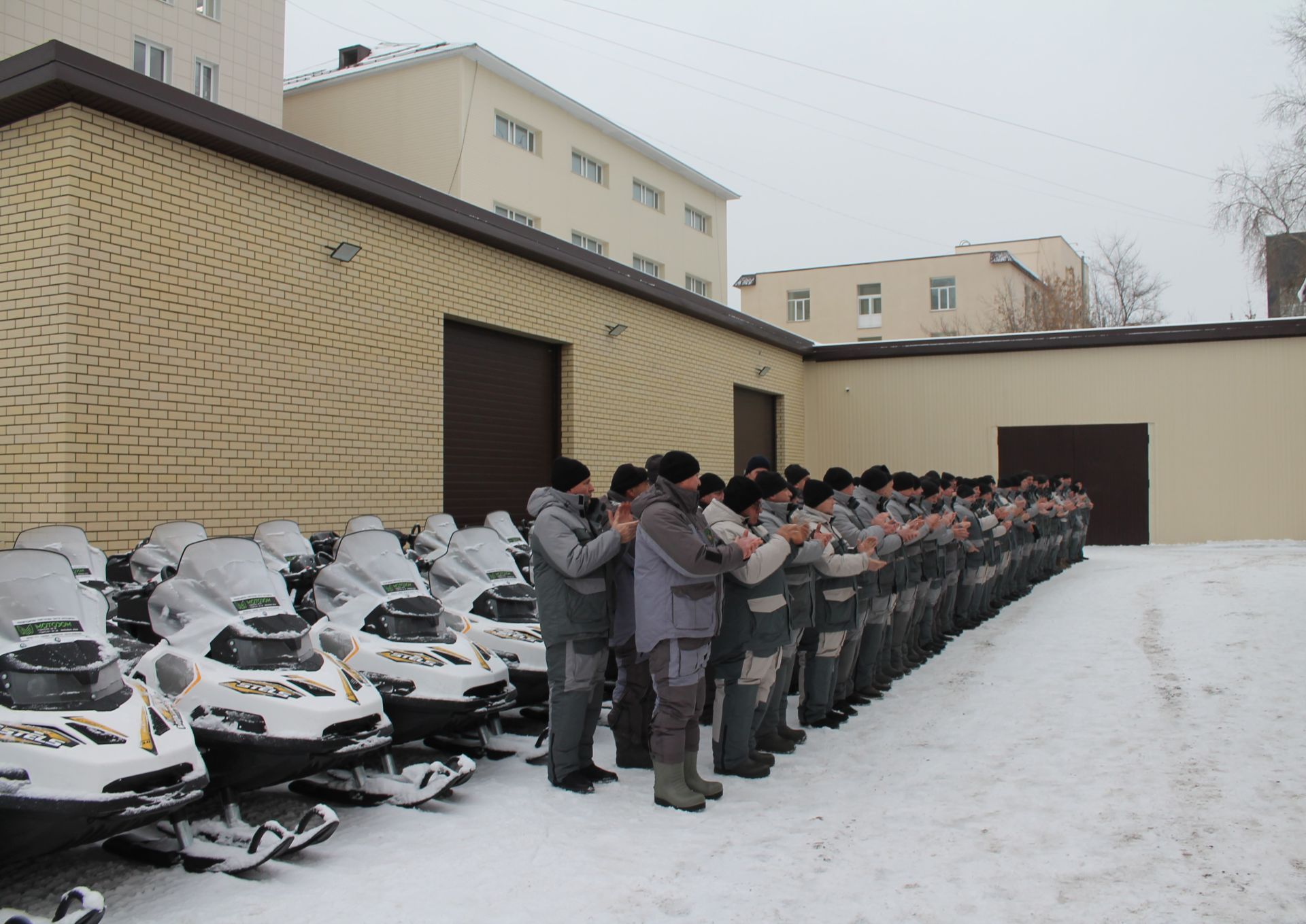 В автопарк Госкомитета РТ по биоресурсам поступили 90 снегоходов и саней