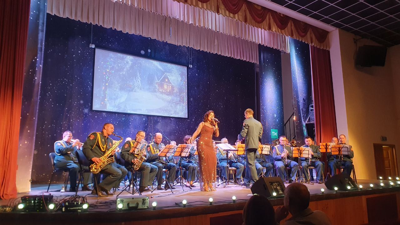 Военный оркестр штаба Приволжского округа Росгвардии дает концерты в Казани