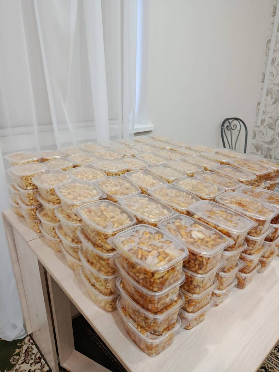 Прихожанки мечети в Лаишеве приготовили почти 200 порций чак-чака для бойцов СВО