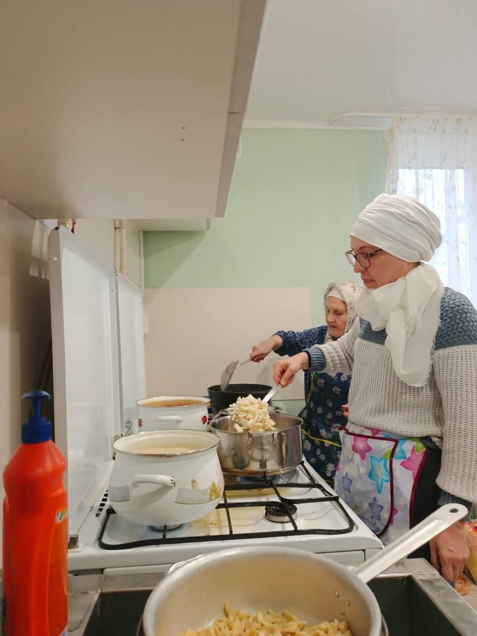 Прихожанки мечети в Лаишеве приготовили почти 200 порций чак-чака для бойцов СВО