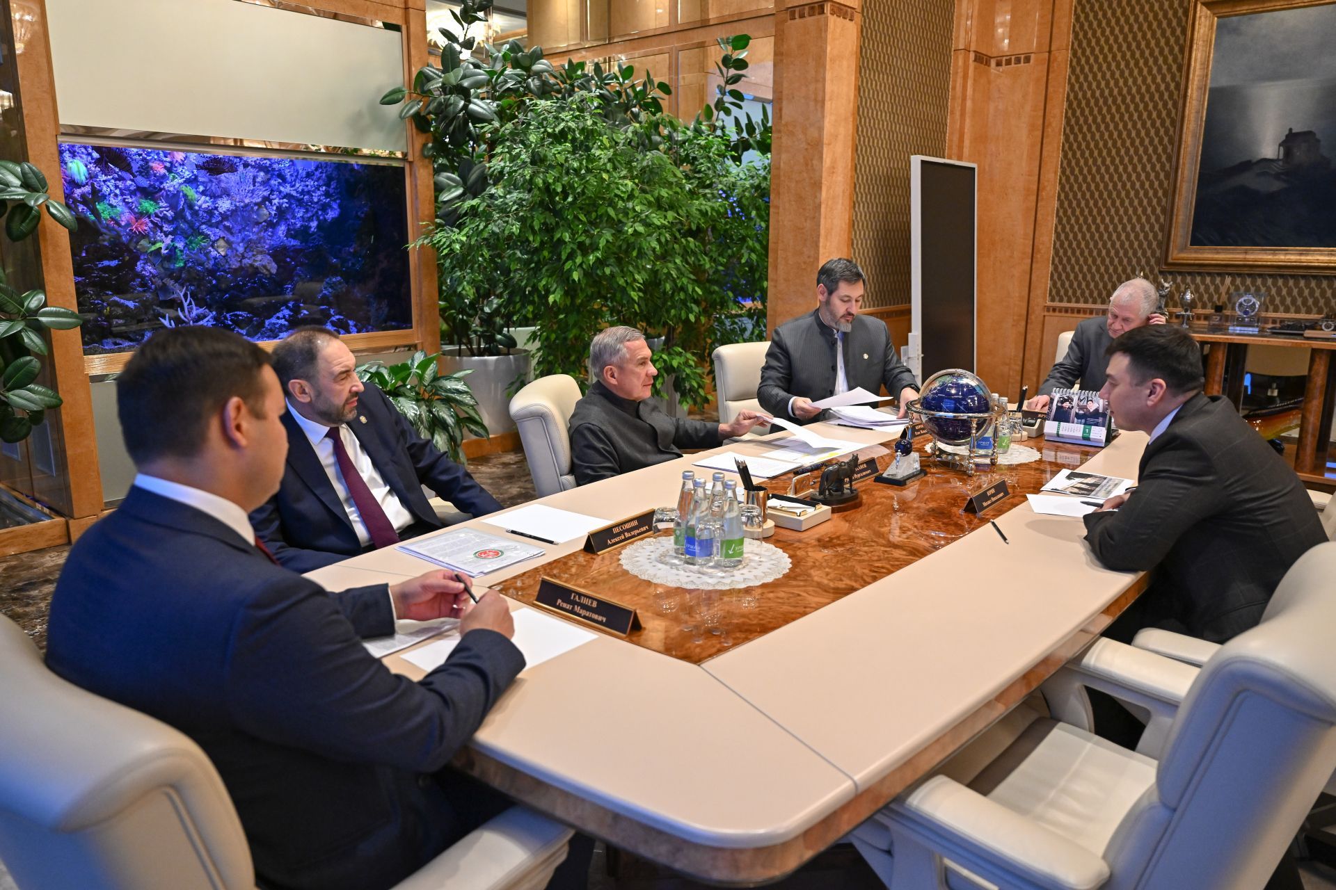 Минниханов и замглавы Минпромторга России Юрин обсудили развитие промпредприятий Татарстана