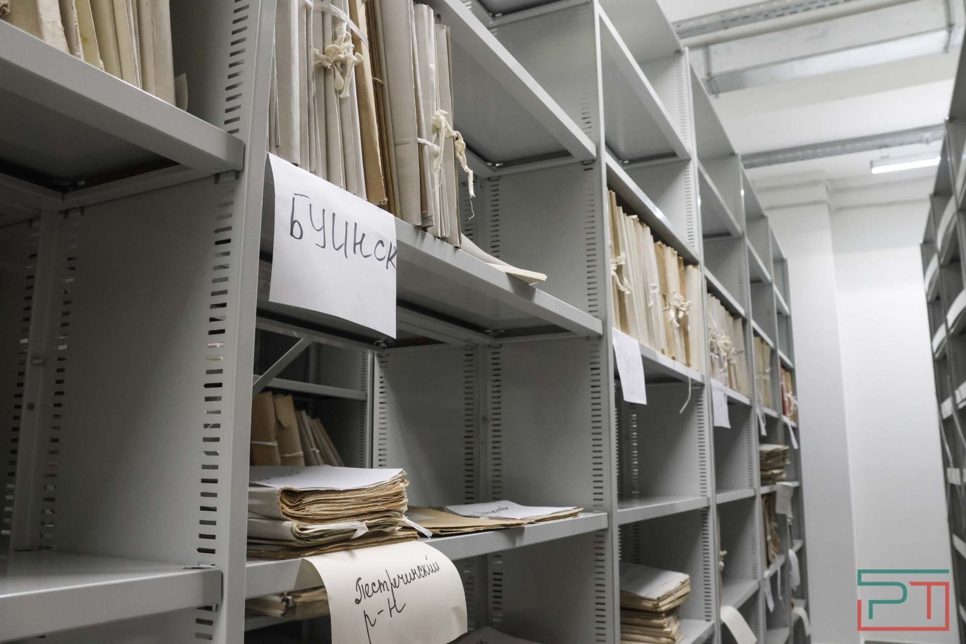 Журналистам показали работу Госархива РТ